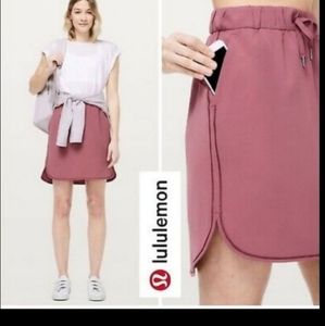 Lululemon On The Fly skirt